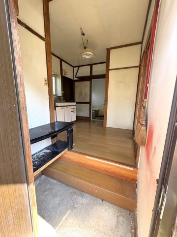 中の島貸家の玄関