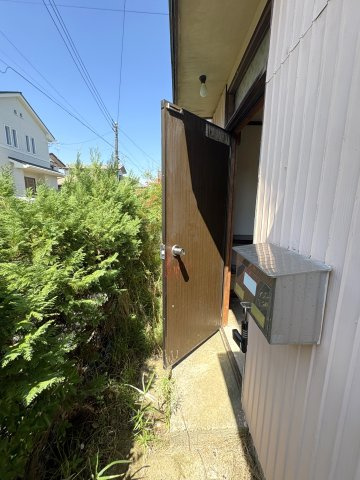 中の島貸家の玄関