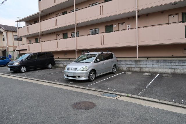 ハイツコスモスの駐車場|敷地内駐車場