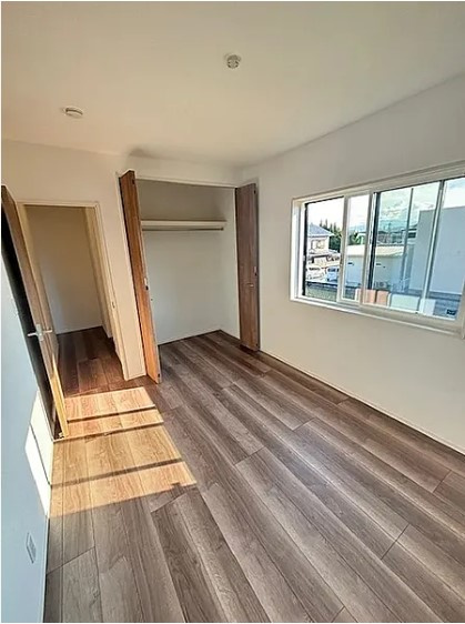 和歌山市　満屋　中古戸建の洋室|洋室6帖のお部屋です。手前にクローゼットがあります。