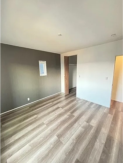 和歌山市　満屋　中古戸建の洋室|洋室8帖のお部屋。奥からみた写真です。