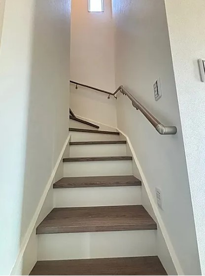 和歌山市　満屋　中古戸建のその他|2階への階段。