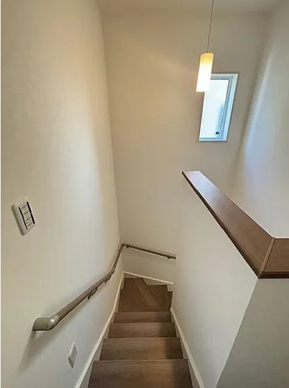 和歌山市　満屋　中古戸建のその他|2Fから見下ろした階段。