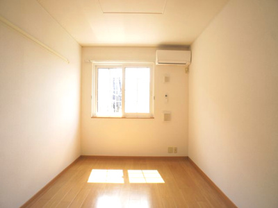 【寝室】 | アニメート・ヴィラE | 充実収納スペースがあります♪