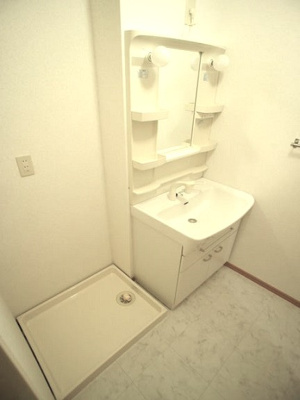 【独立洗面台】 | アニメート・ヴィラE | 洗髪洗面化粧台と洗濯機置き場があります♪