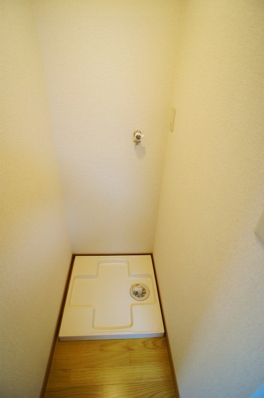 穴井アパート【キャッシュバック対象物件】の洗面所|明るい洗面所です