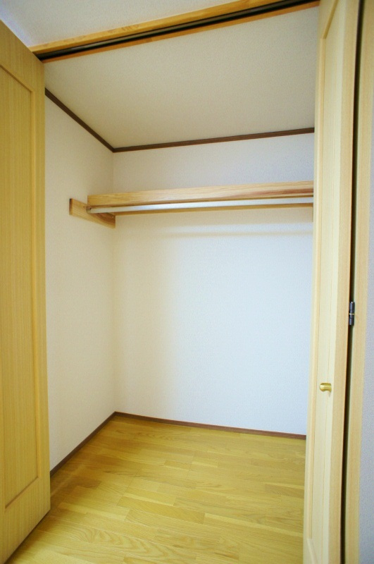 穴井アパート【キャッシュバック対象物件】の収納|ちょっとした収納スペースも充実しています