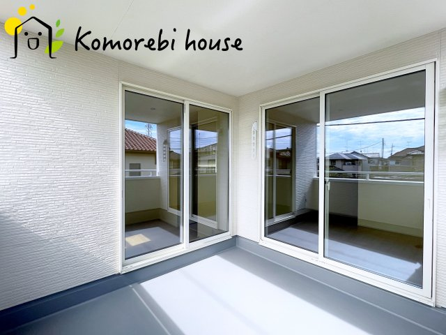 鴻巣人形三丁目　新築一戸建て　リーブルガーデン　01のバルコニー|外からの目が気にならないバルコニーで洗濯物が干せます