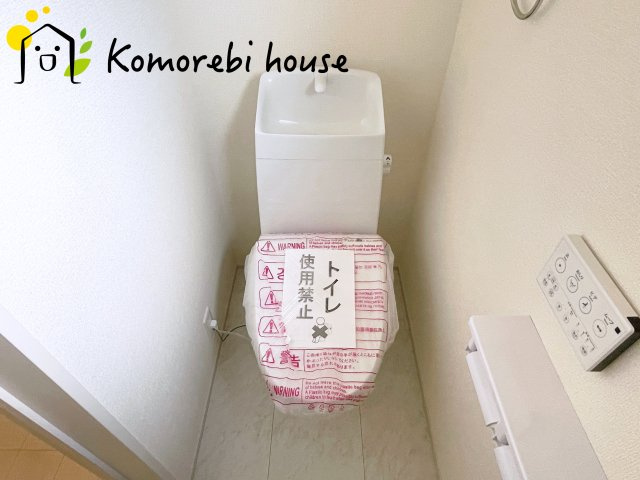 鴻巣人形三丁目　新築一戸建て　リーブルガーデン　01のトイレ|落ち着いた色調のトイレです