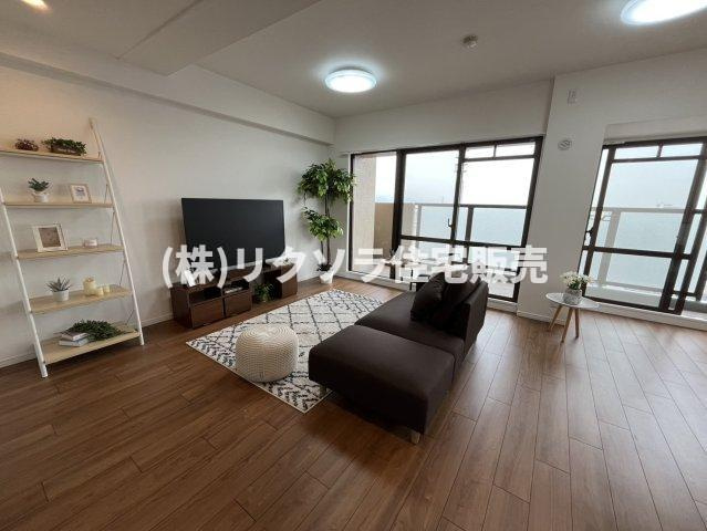 ファミール寝屋川パークサイドの居間・リビング|LDK18.0帖
■物件内覧・資金計画相談・住宅ローン相談、リフォーム相談、お問合せ受付中■
※当日・翌日のご内覧、ご相談はお電話でのお問合せがスムーズです！