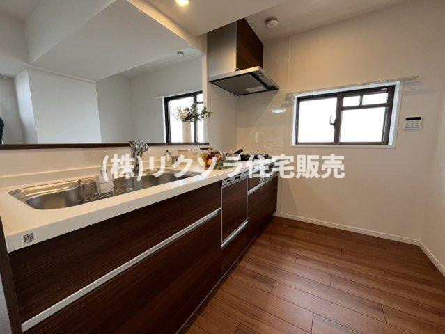 ファミール寝屋川パークサイドのキッチン|LDK18.0帖
■物件内覧・資金計画相談・住宅ローン相談、リフォーム相談、お問合せ受付中■
※当日・翌日のご内覧、ご相談はお電話でのお問合せがスムーズです！