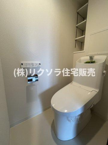 ファミール寝屋川パークサイドのトイレ|温水洗浄便座付き
■物件内覧・資金計画相談・住宅ローン相談、リフォーム相談、お問合せ受付中■
※当日・翌日のご内覧、ご相談はお電話でのお問合せがスムーズです！