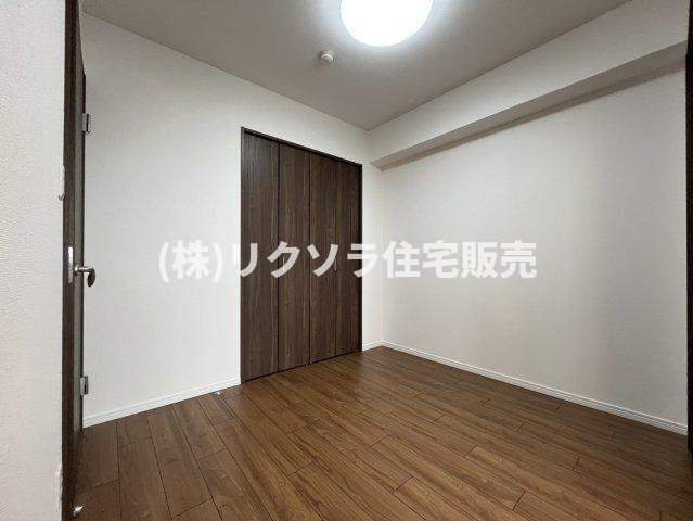 ファミール寝屋川パークサイドの内装|洋室4.2帖
■物件内覧・資金計画相談・住宅ローン相談、リフォーム相談、お問合せ受付中■
※当日・翌日のご内覧、ご相談はお電話でのお問合せがスムーズです！