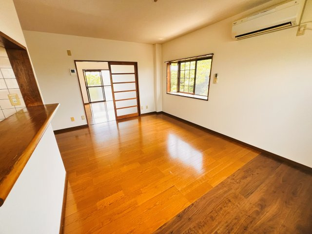 サンシャインハイツの居間・リビング