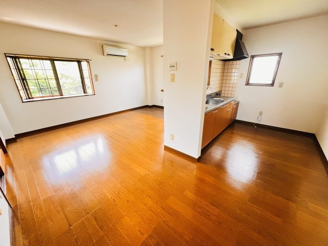 サンシャインハイツの居間・リビング