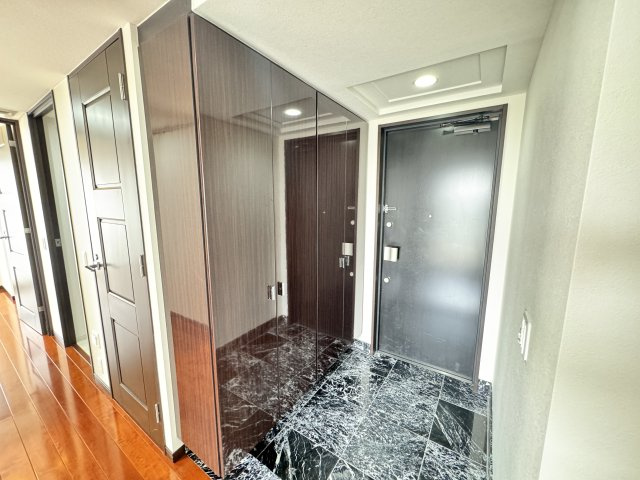 シティタワー前橋千代田町の玄関|■大型シューズボックス完備の玄関