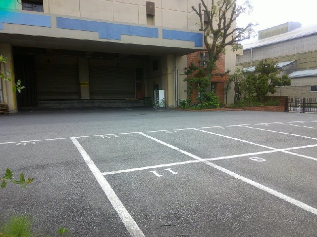 市川市田尻３丁目の倉庫の駐車場
