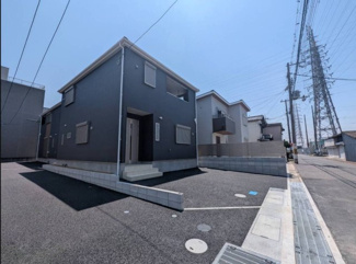 【外観】 | 前面道路も広く、車の出し入れがしやすいですね(^^♪
