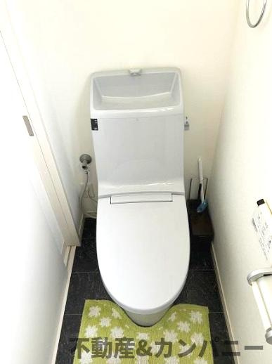 西垣生町中古戸建のトイレ|ゆったりとした空間のトイレです