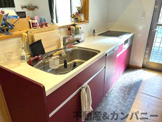 西垣生町中古戸建のキッチン|きれいなキッチンです