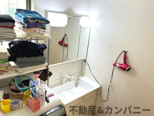 西垣生町中古戸建の独立洗面台|独立洗面化粧台付き