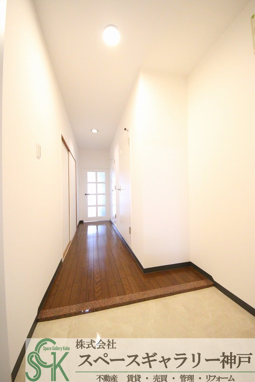 ルミエール神戸の玄関|※お部屋により仕様が異なる場合があります。