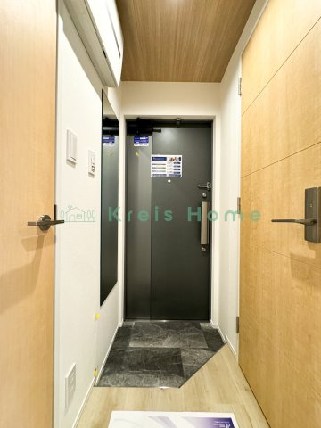 レジディア神田の玄関