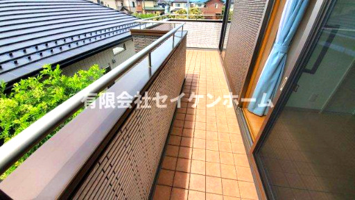 武蔵高萩中古戸建のバルコニー|バルコニーからの眺めを楽しみながら食事をしませんか
