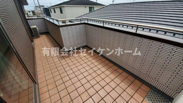 武蔵高萩中古戸建のバルコニー|バルコニー付きです