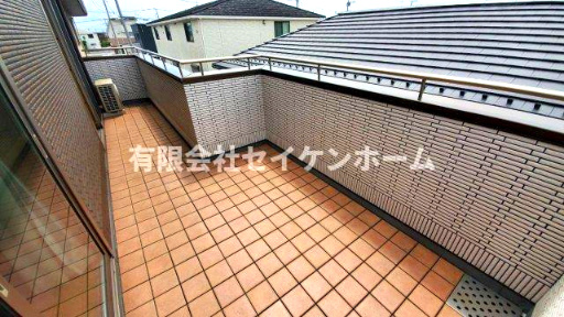武蔵高萩中古戸建のバルコニー|バルコニー付きです