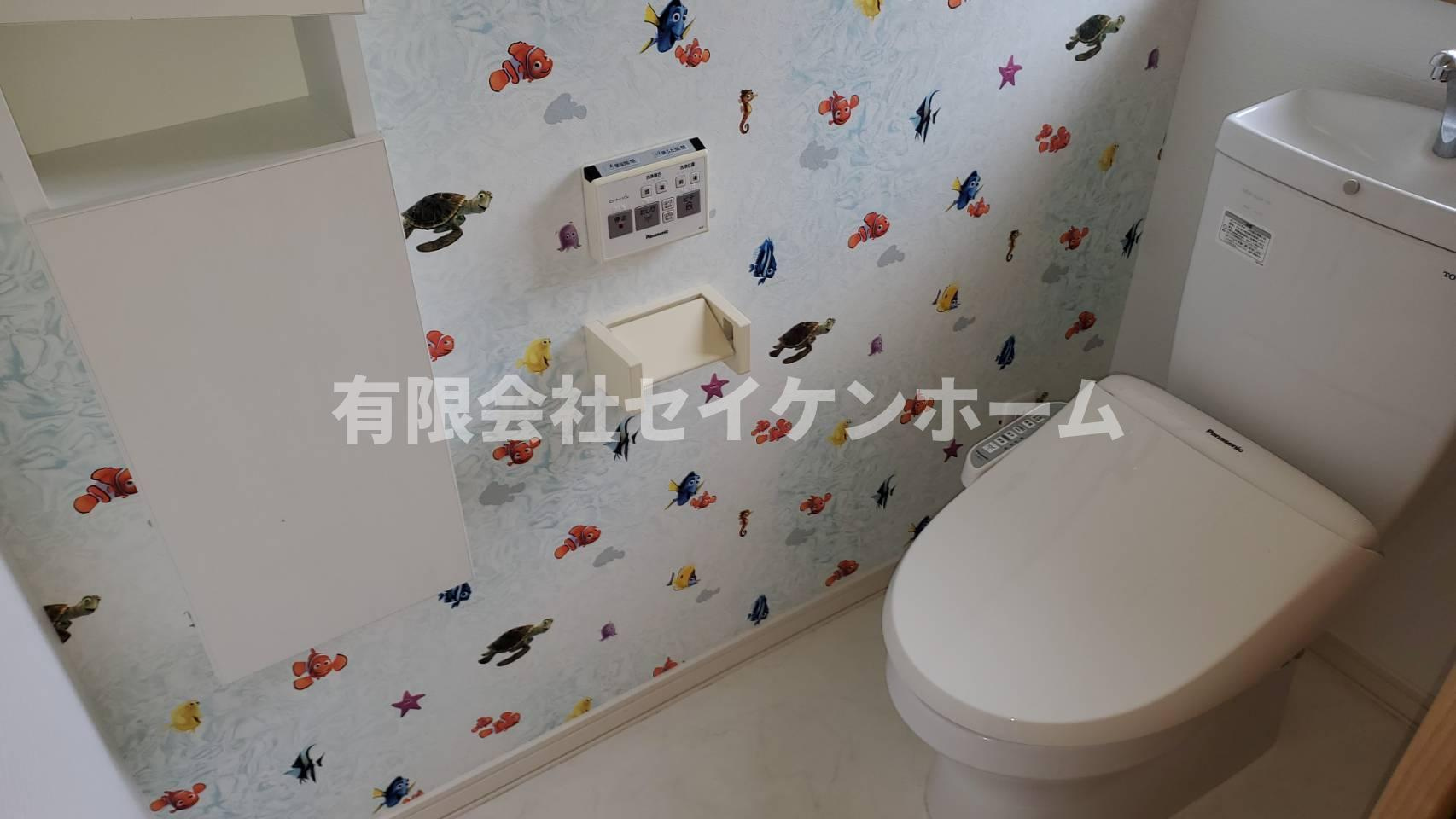 武蔵高萩中古戸建のトイレ|落ち着いた色調のトイレです