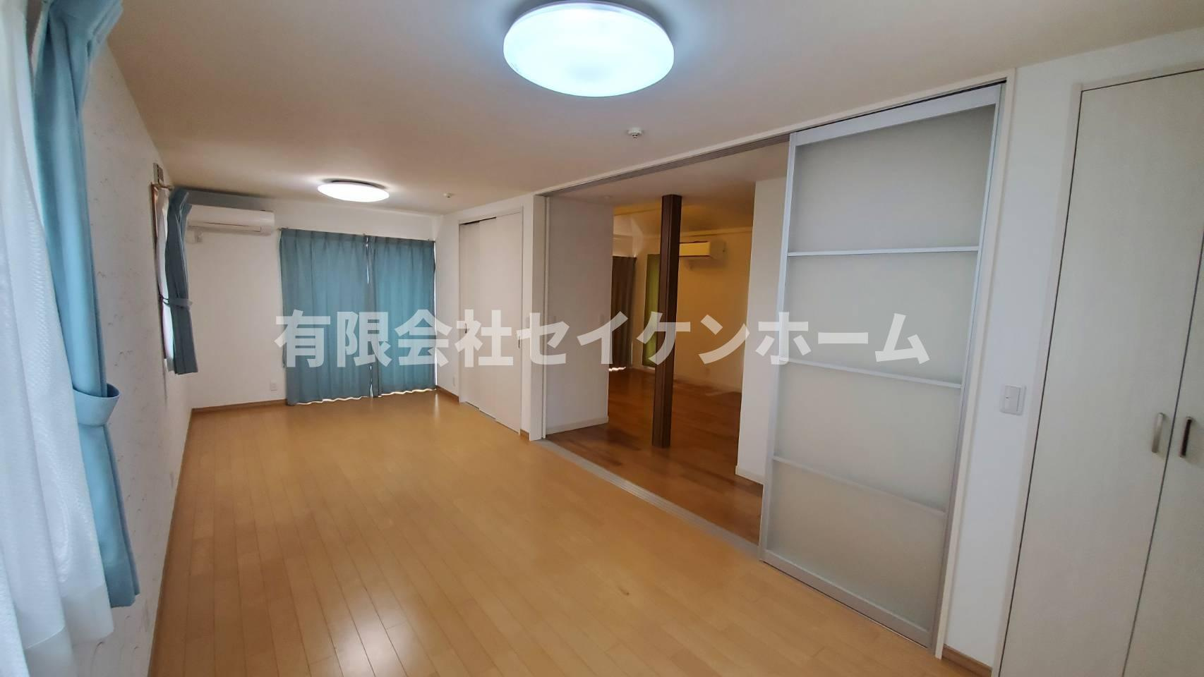 武蔵高萩中古戸建の洋室|明るい洋室です