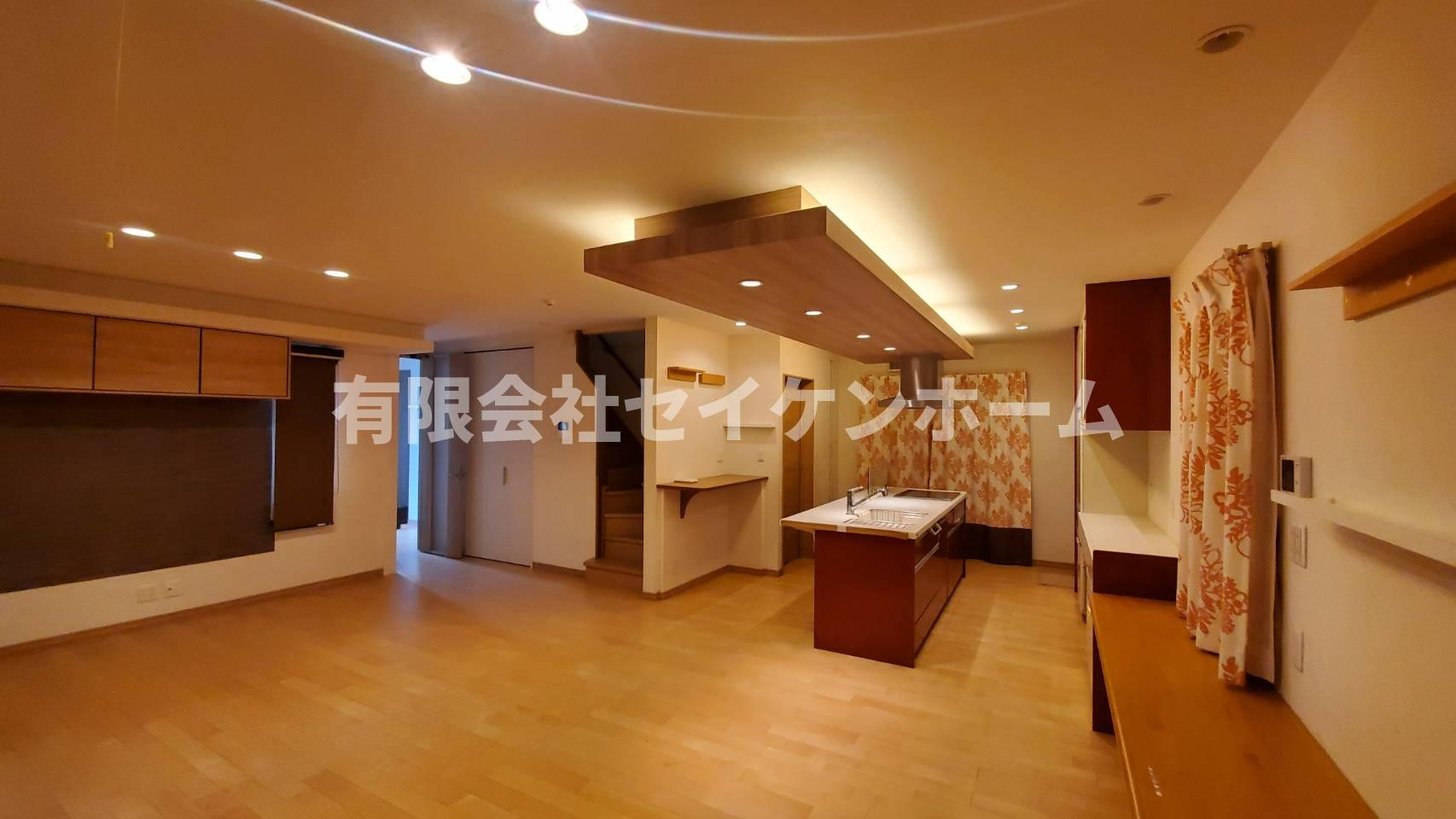 武蔵高萩中古戸建の居間・リビング|おしゃれな居間です