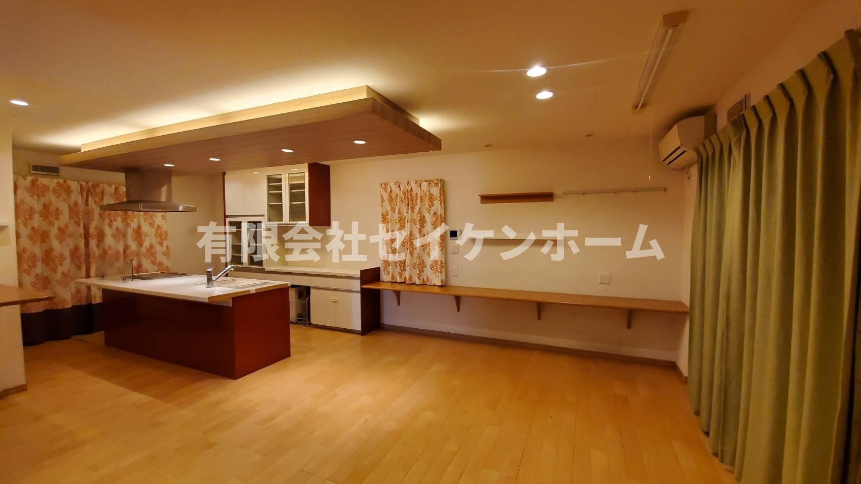 武蔵高萩中古戸建の居間・リビング