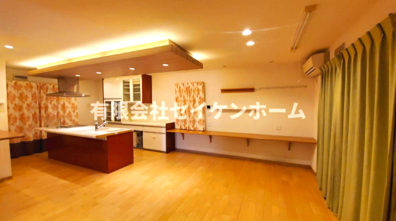 武蔵高萩中古戸建の居間・リビング