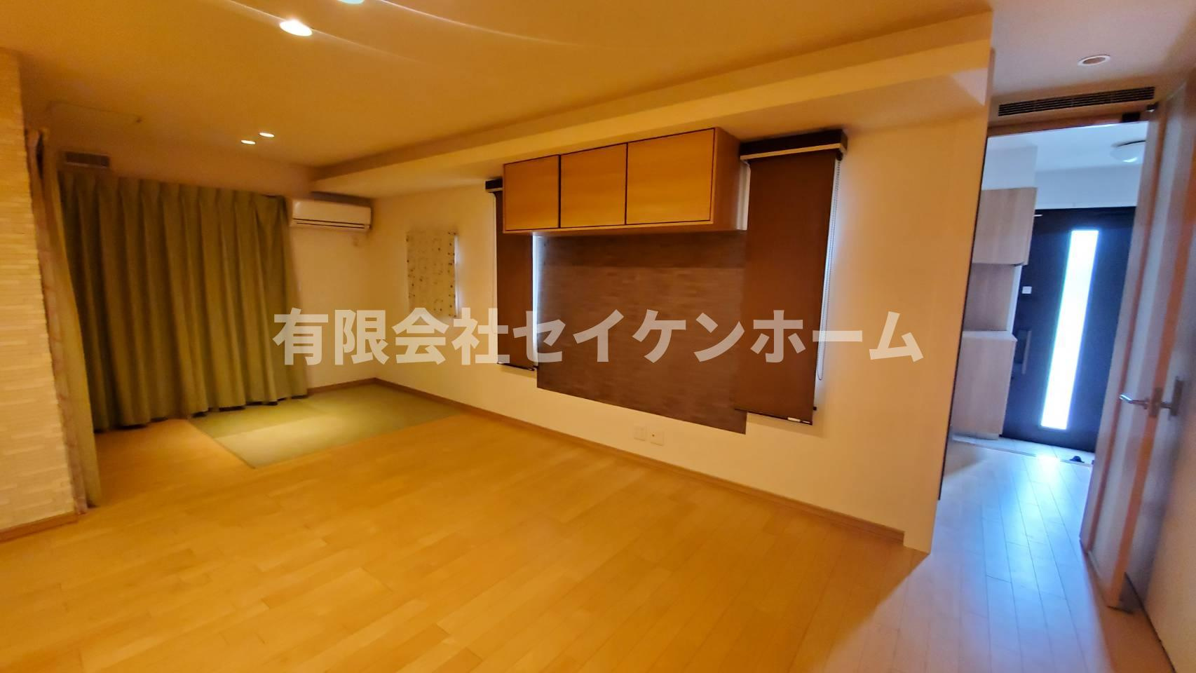 武蔵高萩中古戸建の居間・リビング