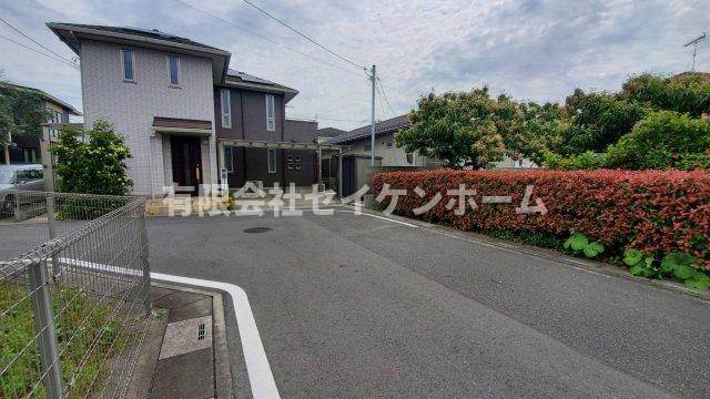 武蔵高萩中古戸建の前面道路含む現地写真|前面道路含む現地写真です
