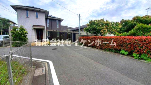 武蔵高萩中古戸建の前面道路含む現地写真|前面道路含む現地写真です