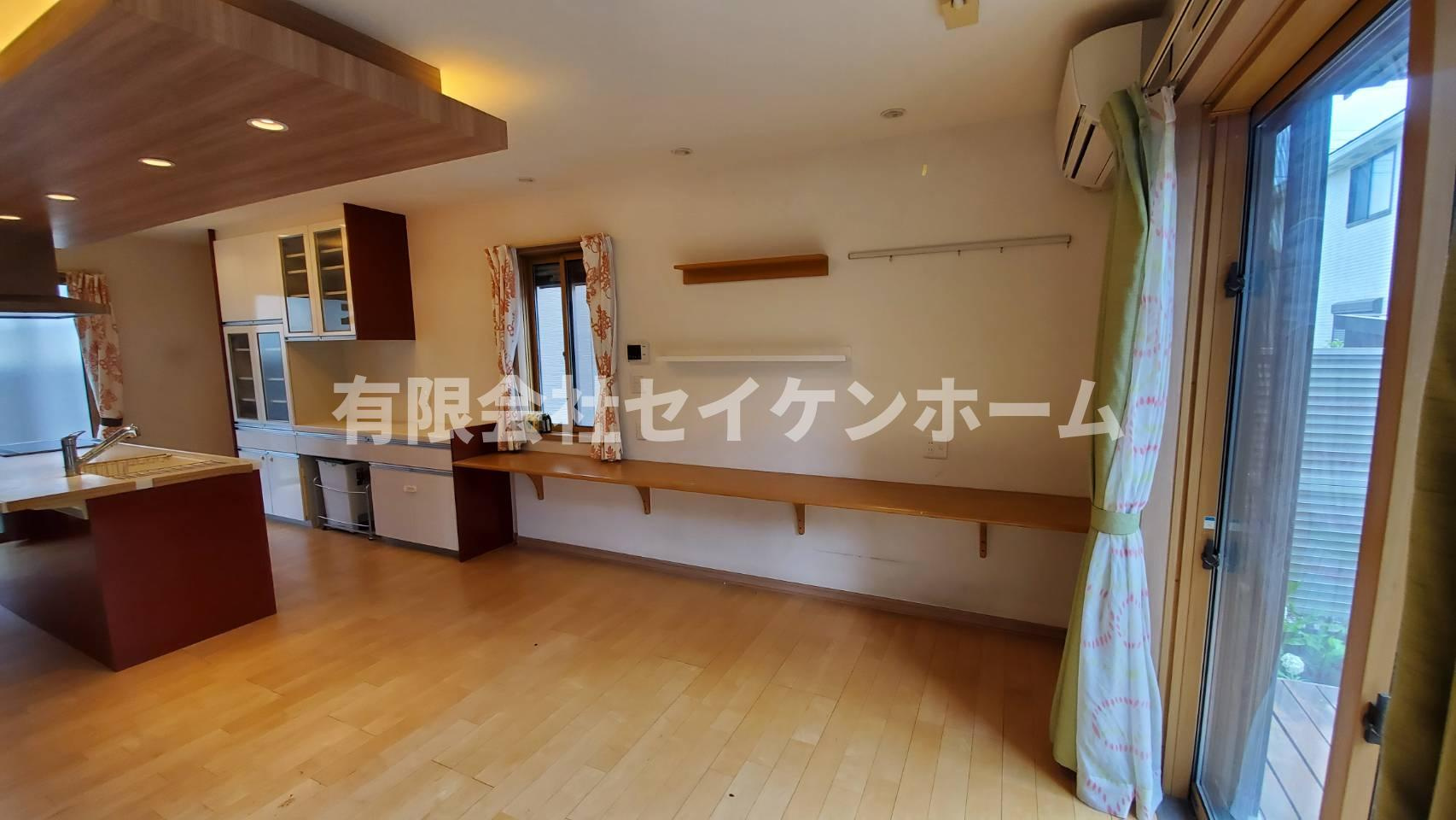 武蔵高萩中古戸建の居間・リビング