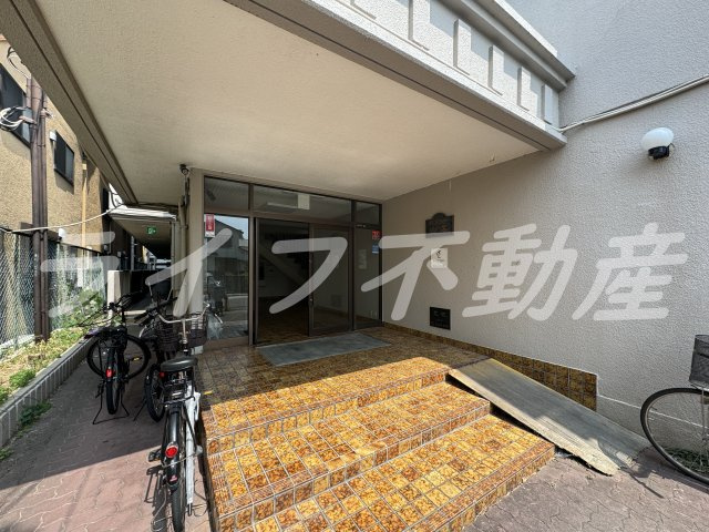 グランドシャトー山本のエントランス|毎日通るエントランスはこのようになっています