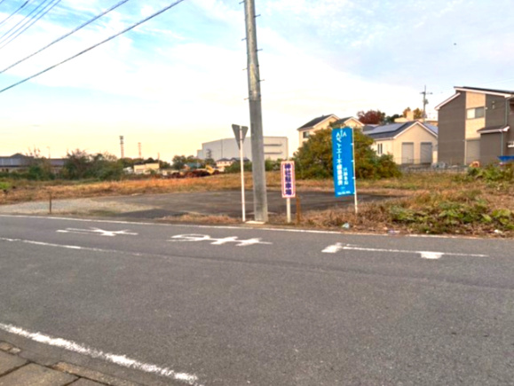 資材置場等用地 坂戸市横沼の外観|南側前面道路　幅約11m