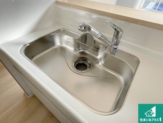 京都市山科区北花山市田町　第1期　新築一戸建ての設備|洗い物も楽にできる、広々シンク！