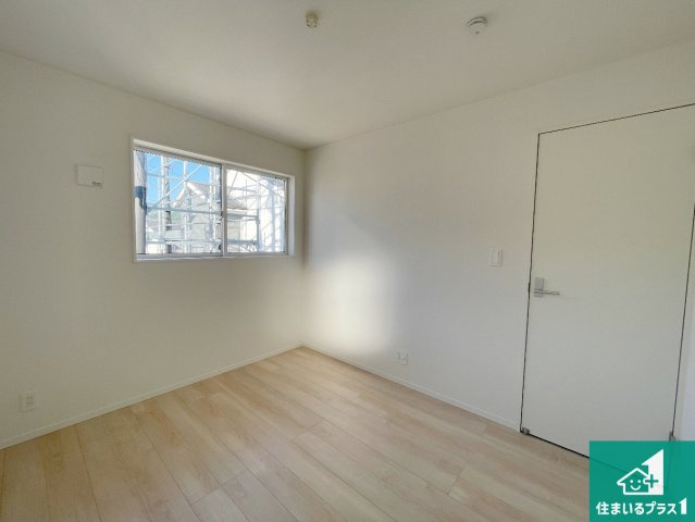 京都市山科区北花山市田町　第1期　新築一戸建ての洋室|シンプルな洋室は、自分好みのインテリアが楽しめます♪ご家族とインテリアや家具を選びに行くのは新築購入時の醍醐味の一つです。ぜひお楽しみください♪