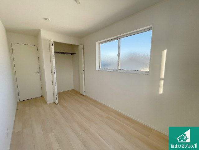 京都市山科区北花山市田町　第1期　新築一戸建ての洋室|シンプルな洋室は、自分好みのインテリアが楽しめます♪ご家族とインテリアや家具を選びに行くのは新築購入時の醍醐味の一つです。ぜひお楽しみください♪