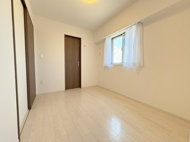 グランメディオ新三郷の洋室|WIC付きの洋室6帖