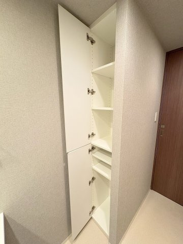 グランメディオ新三郷のランドリースペース|パジャマやタオルの収納にも便利なリネン庫付き