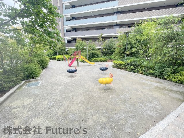 グランメディオ新三郷のその他共用部分|敷地内の公園です