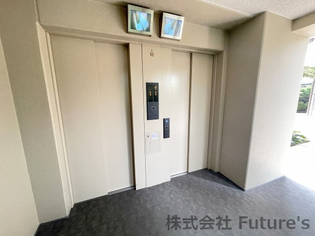 グランメディオ新三郷のその他共用部分|カメラ付のエレベーター