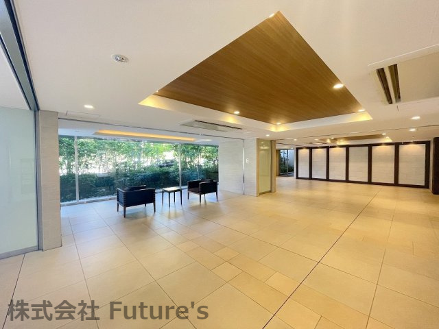 グランメディオ新三郷のロビー|エントランス内の写真です