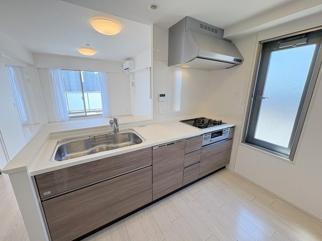 グランメディオ新三郷のキッチン|食洗機付きのシステムキッチンです